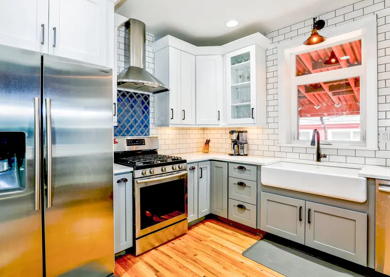 Shaker kitchen cabinetry showing fitted end panels, corner fillers, and aligned doors